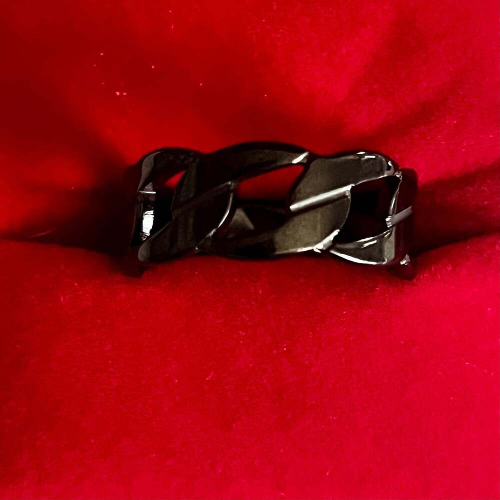 Black Stainless Steel Curb Chain Ring Size 11